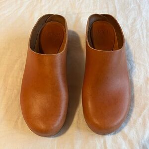 Bryr Lila Worker Clogs in Toffee Sz 6